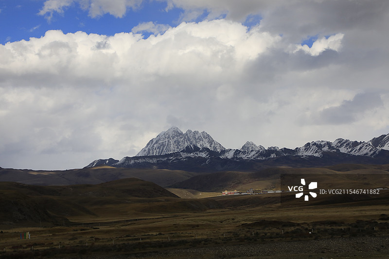 雅拉雪山图片素材