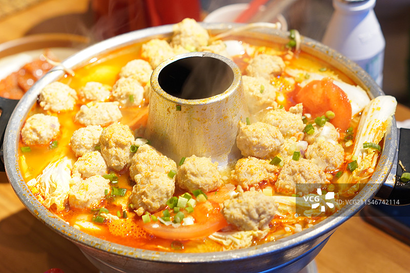 番茄牛肉丸子火锅图片素材