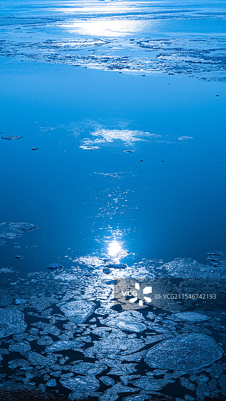 大连排石景观碎冰映日图片素材