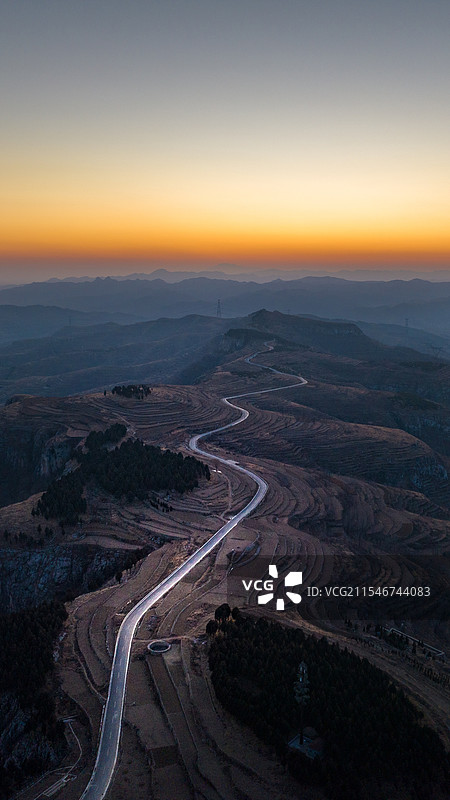 通向远方的路图片素材