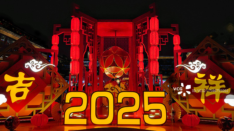 北京市东城区前门大街春节庙会吉祥如意2025花灯福气红灯笼图片素材