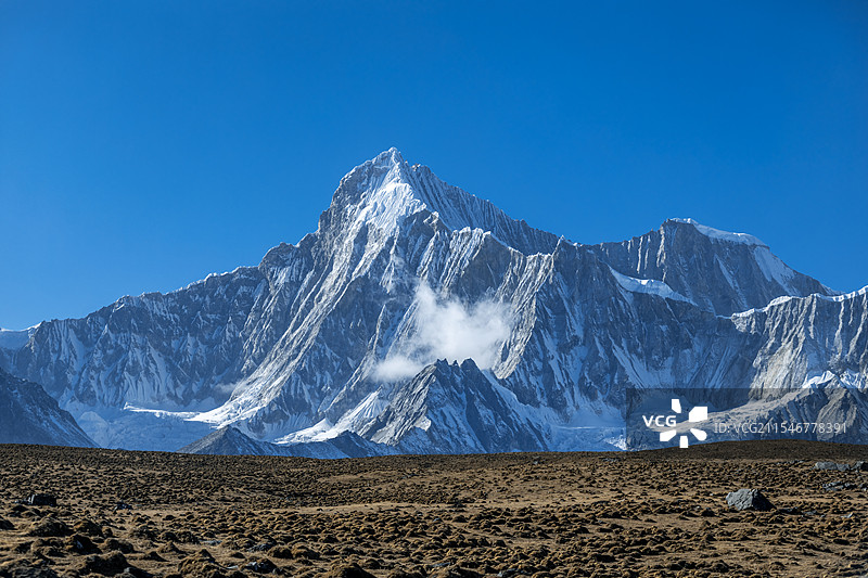 雪山抽象概念背景图，羊湖，羊卓雍错，冰川，雪山，雪山背景，湖泊，公路，汽车背景图片素材