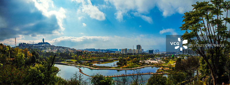 云南省玉溪市两湖大瀑布冬季风光图片素材