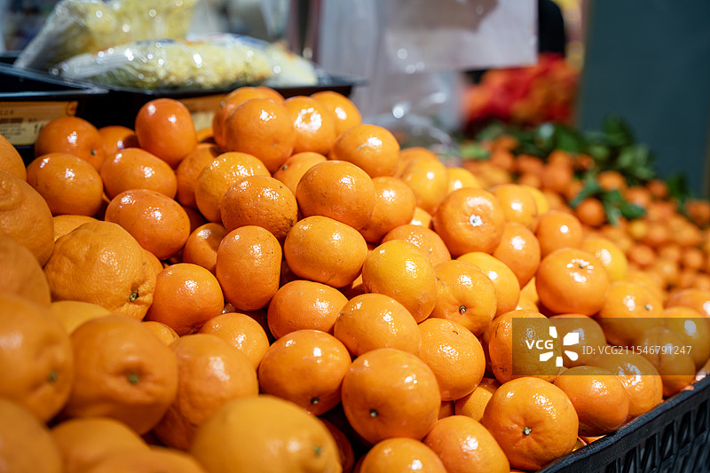 超市里摆放的新鲜柑橘图片素材