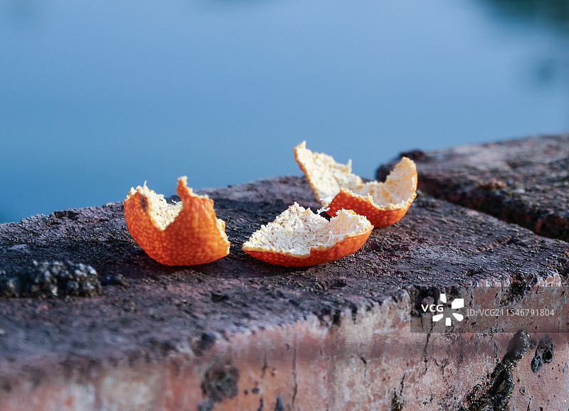 红砖上的陈皮图片素材