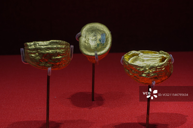 西汉金饼文物写 西汉马蹄金高清文物摄影 古代黄金货币系列 西汉金饼与马蹄金文物 海昏侯墓出土黄金货币图片素材