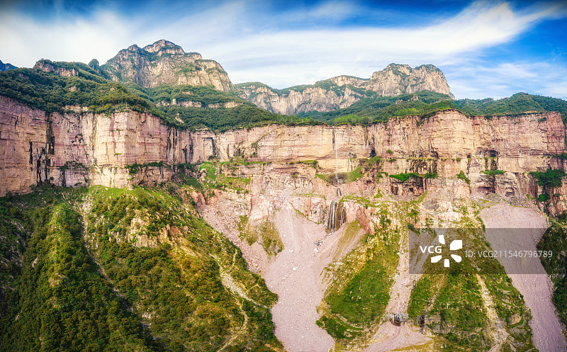 亚洲中国河南省新乡市辉县市关山国家地质公园夏季太行山山谷航拍视角图片素材
