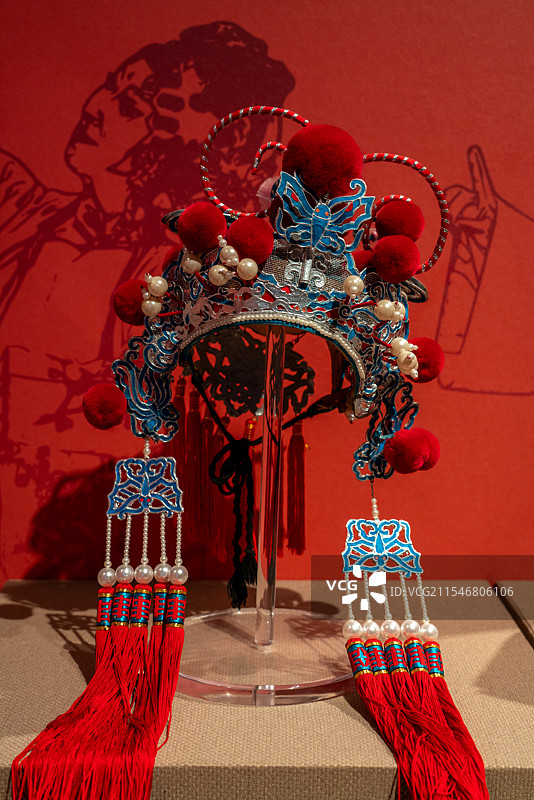 中国非物质文化遗产传统戏曲昆曲服饰蝴蝶盔图片素材