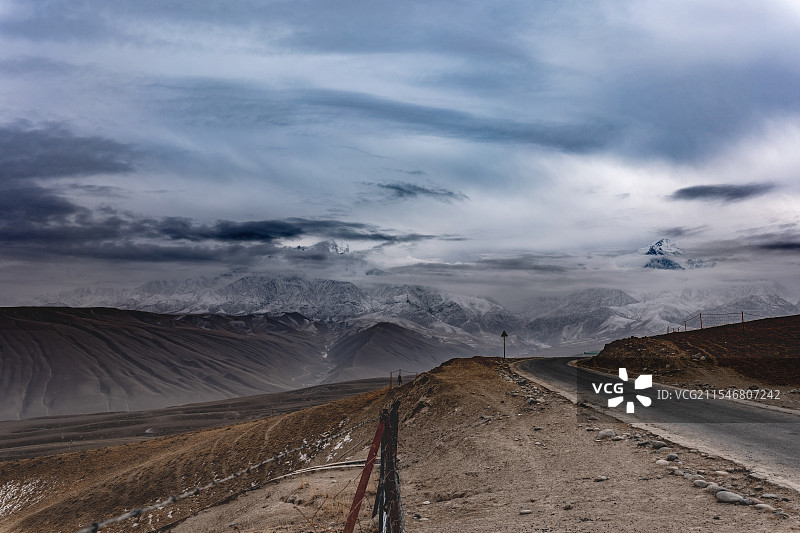 新疆昆仑山公路图片素材
