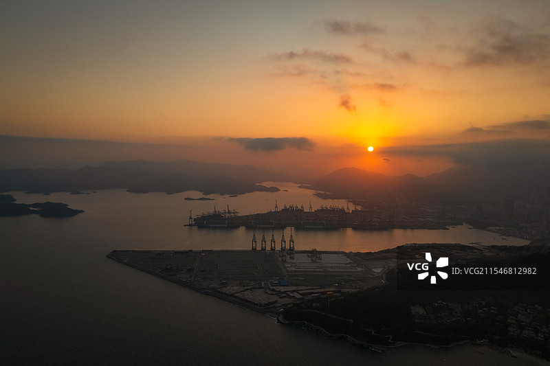 深圳盐田区盐田港日落时分图片素材
