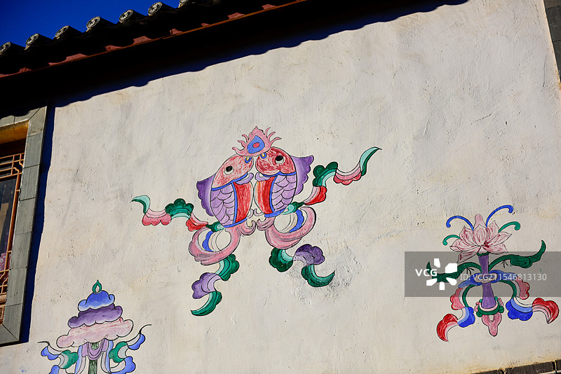 中式建筑墙面的传统彩绘图片素材