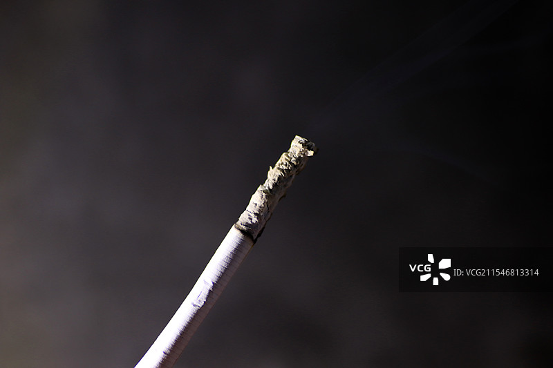 燃烧的香烟图片素材