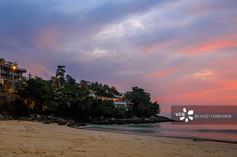 泰国普吉岛苏林海滩之黄昏时光图片素材