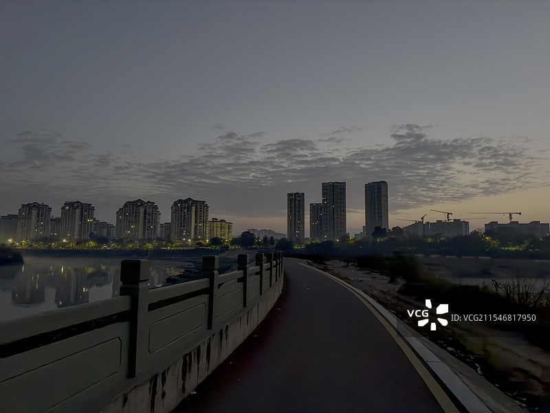 晨曦跑道图片素材