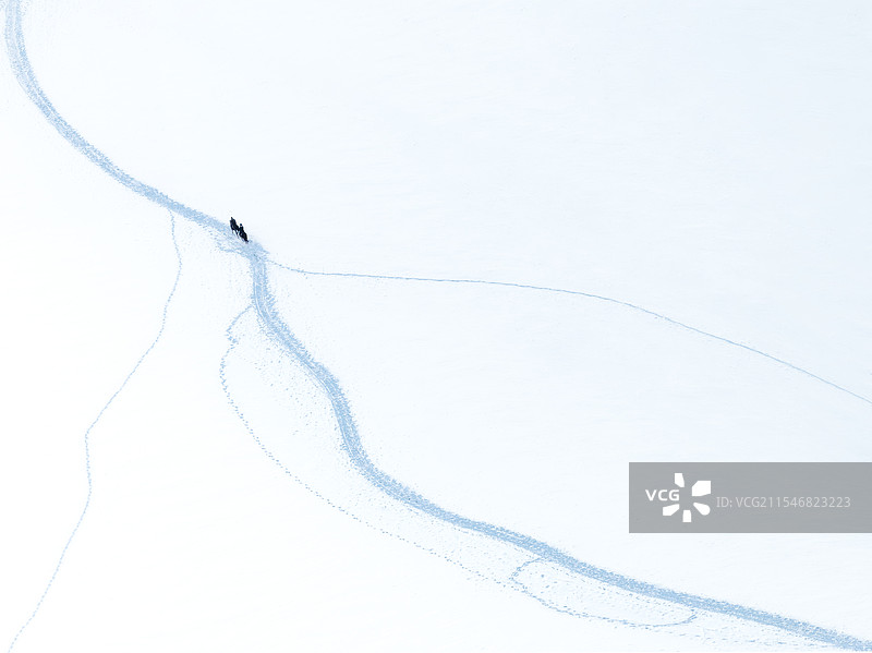 喀纳斯湖上的足迹图片素材