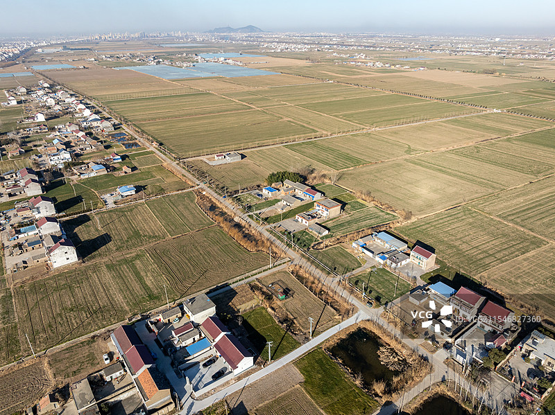 苏北平原灌云县王集镇农村田地住宅风光图片素材