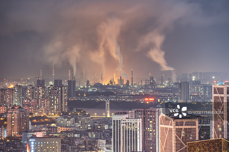 工业城市柳州高楼建筑与工厂夜景图片素材