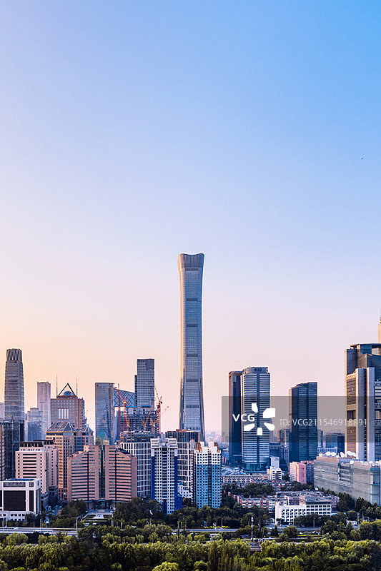 中国北京国贸CBD中国尊城市天际线高视角黄昏风光图片素材