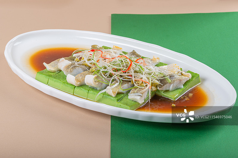 中餐菜品清蒸波菜豆腐配黄瓜鱼块图片素材