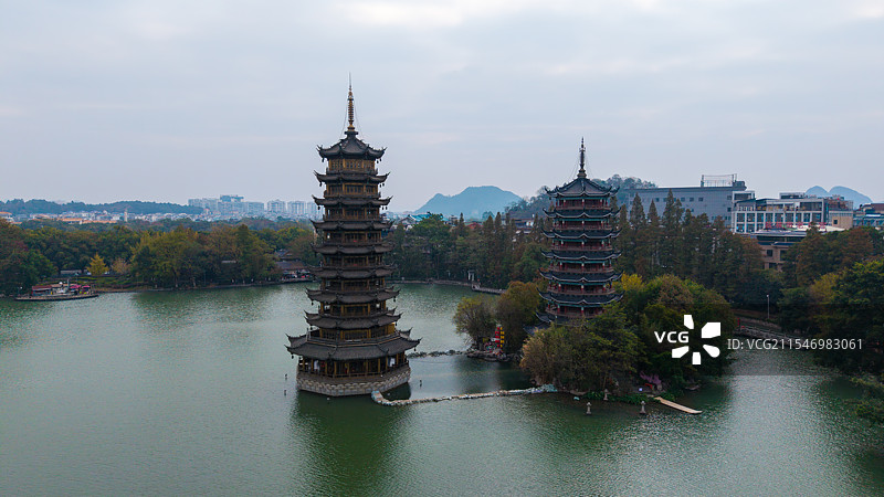 广西桂林地标建筑：日月双塔图片素材