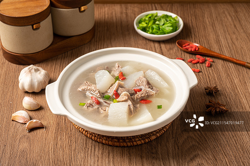 白萝卜羊肉汤图片素材