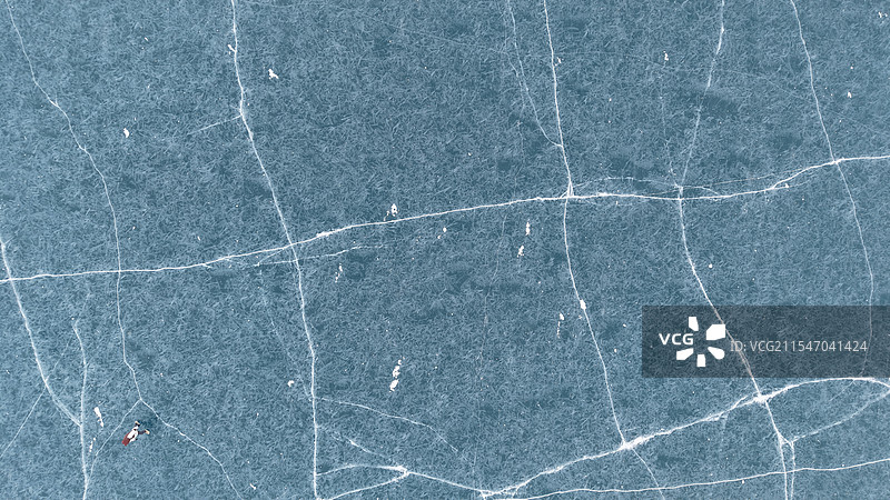 赛里木湖冰面图片素材