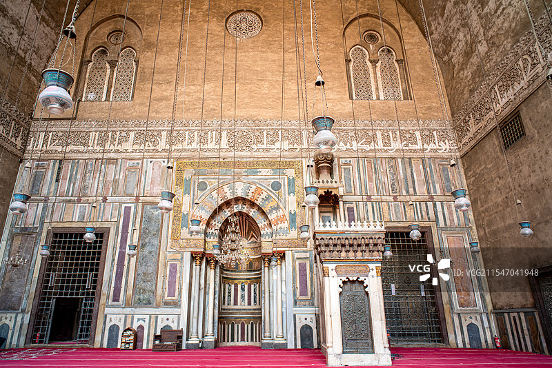 埃及开罗著名景点马穆鲁克时期建筑苏丹·哈桑清真寺精美的伊万、敏巴和米哈拉布图片素材