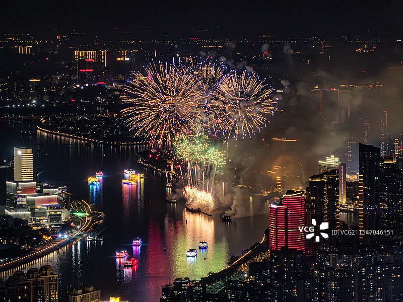 2025广州白鹅潭烟花图片素材