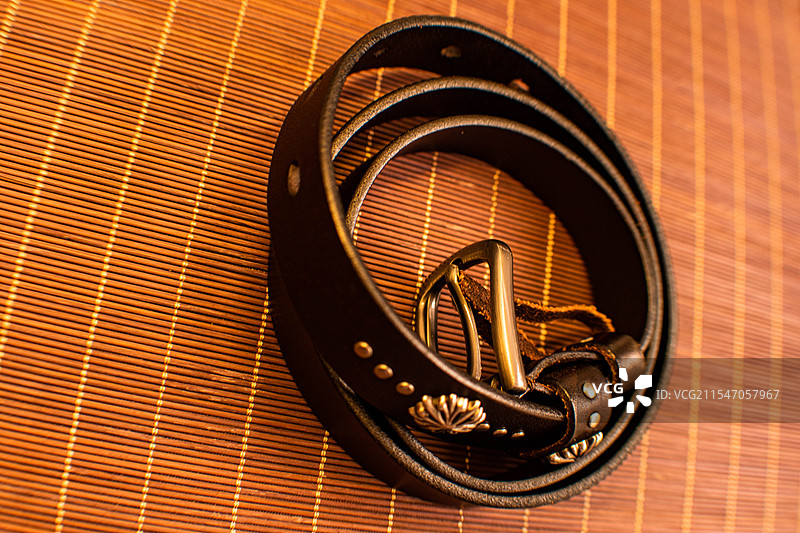 四川绵阳腰带、皮带、装饰腰带、银饰牛皮腰带、女士腰带图片素材