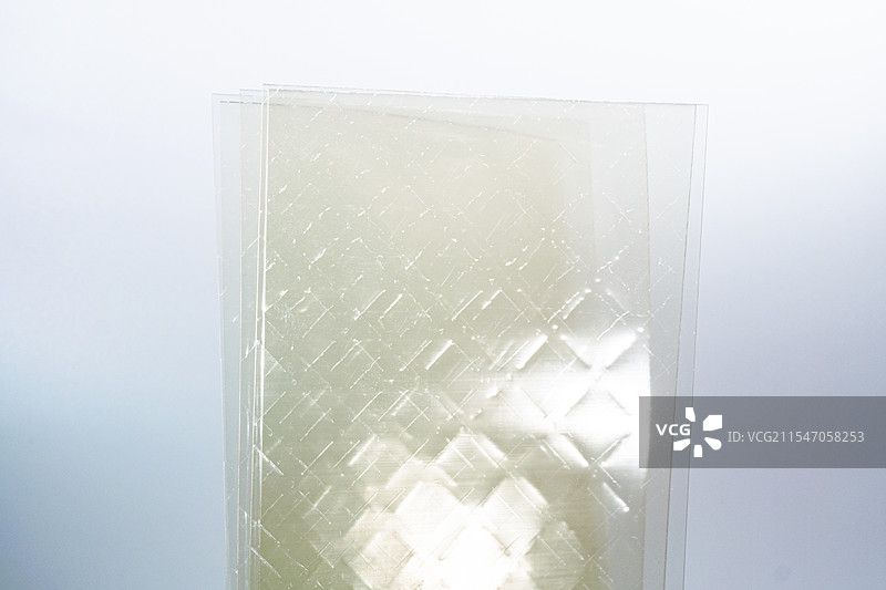 吉利丁片,也称为片状明胶或鱼胶,是一种从动物皮肤、骨骼和结缔组织中提取的胶原蛋白制品图片素材