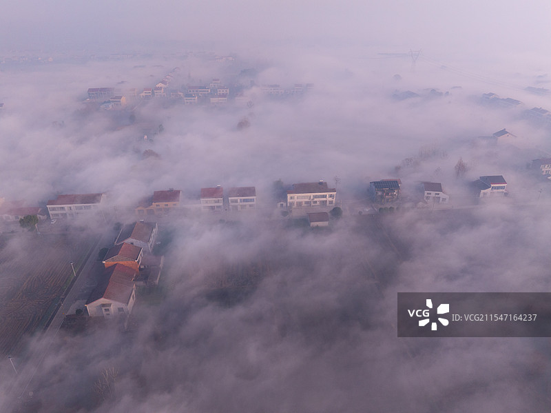 雾中日出图片素材