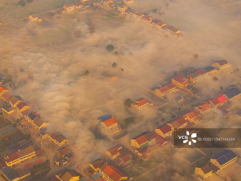 雾中日出图片素材