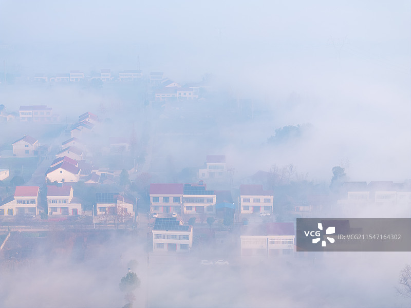 雾中日出图片素材