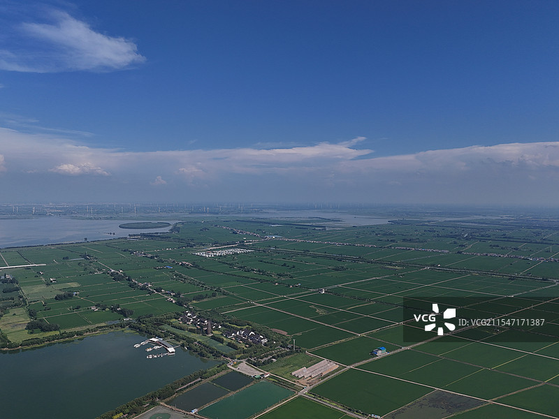 江苏淮安：金湖县的农田和荷花荡风光图片素材