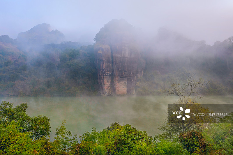 云雾中的福建永安桃源洞国家4A风景区图片素材