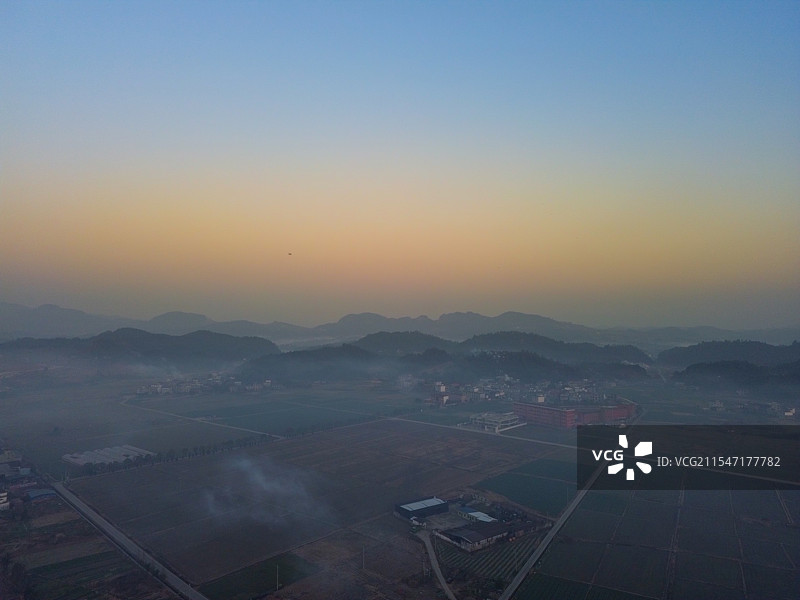 大年初一航拍萍乡芦溪县银河镇陇田村日出田园风光，雾气弥漫图片素材