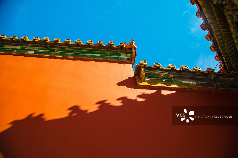 故宫房檐上神兽的影子图片素材