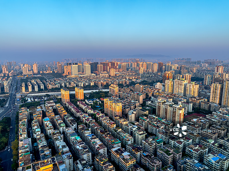 金银岛花园邨 丹阳庄社区 汕头市龙湖区 日出朝阳照亮城市建筑 潮汕楼市图片素材
