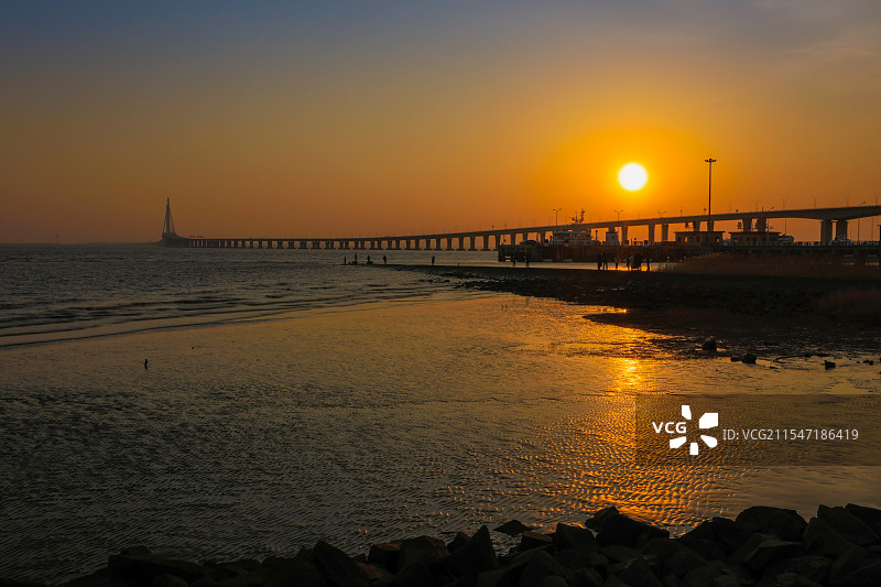 上海崇明长江大桥日落图片素材