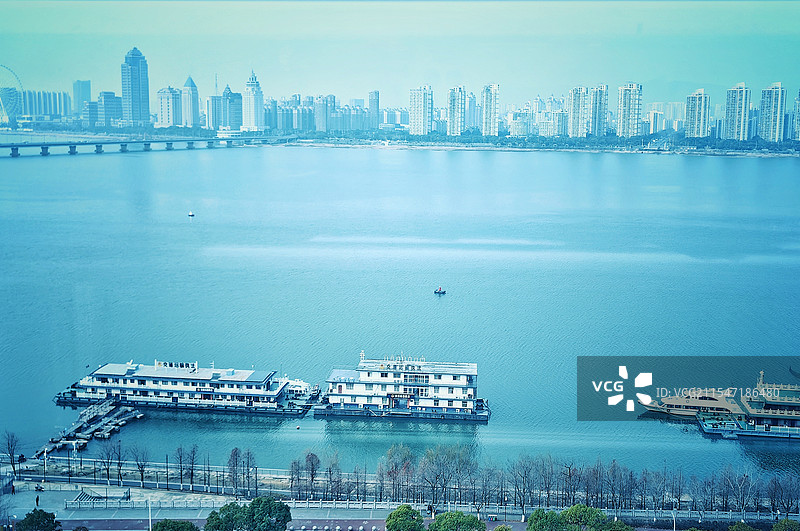 晨曦中的赣江图片素材