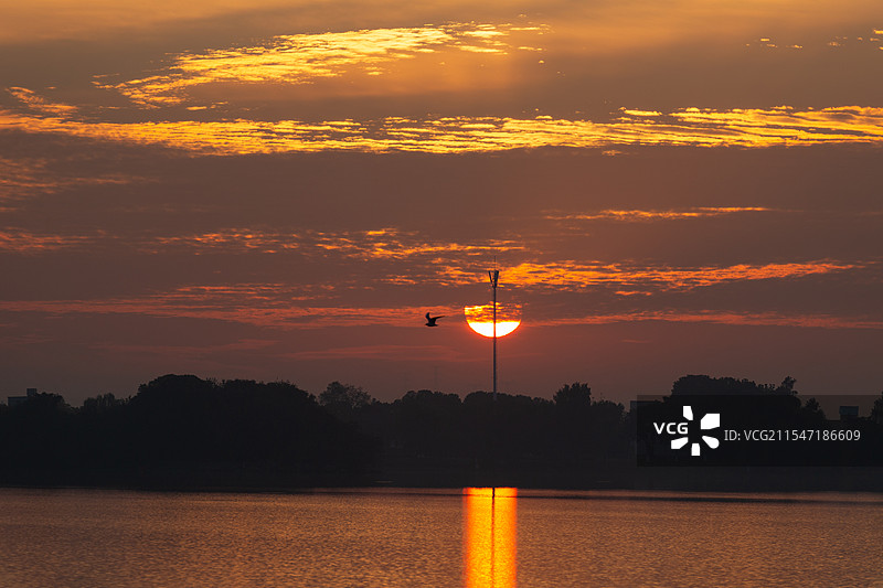 武汉东湖风景区冬季日出图片素材