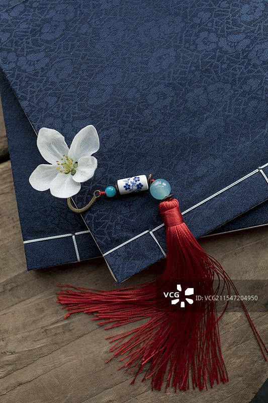 中国风带着红色穗子的书签图片素材