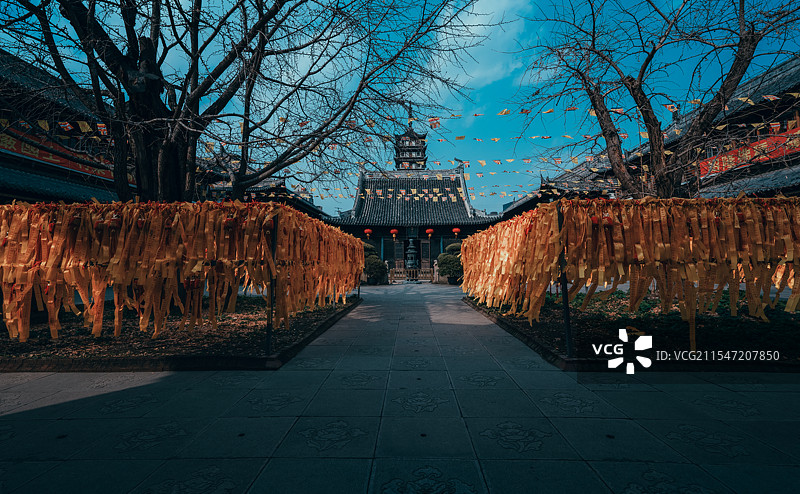 新年里的上海真如寺图片素材