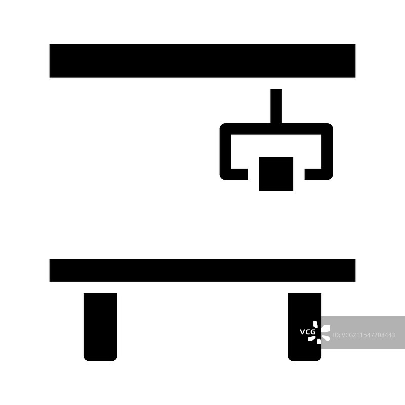 外科手术室，配有手术台和灯具图片素材