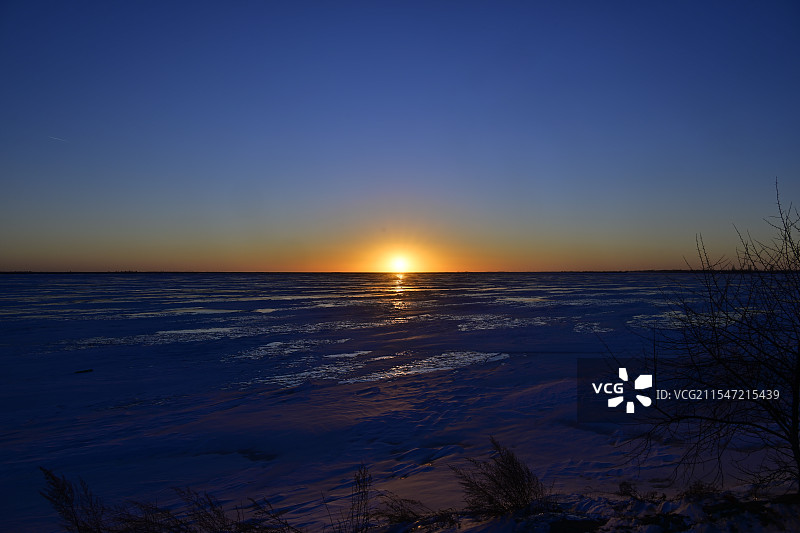 巴彦淖尔黄河边日落图片素材