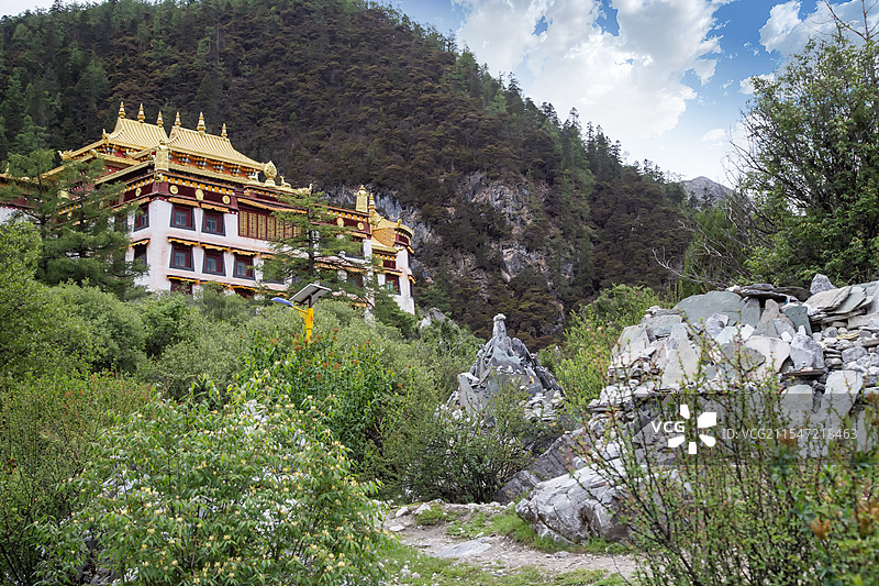 川西稻城亚丁冲古寺自然风光图片素材