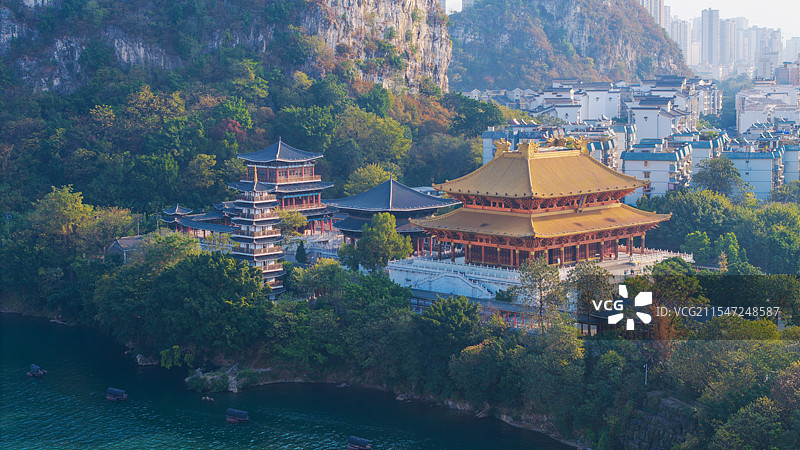 广西柳州市柳江两岸的城市天际线：柳州文庙文昌塔、大成殿图片素材