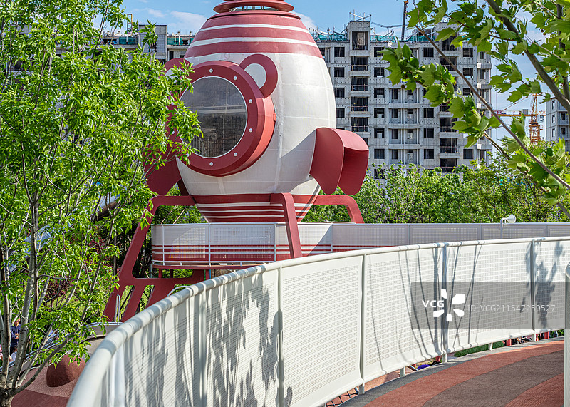 公园中的儿童区滑梯图片素材