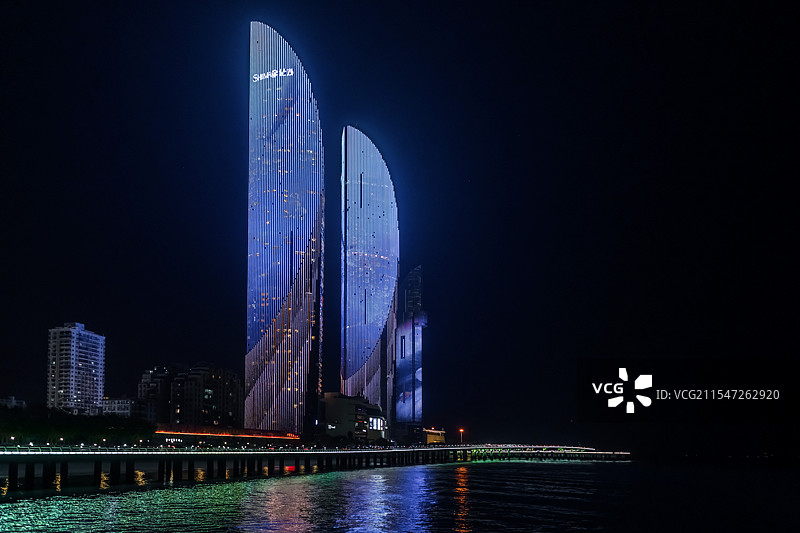 厦门双子塔海滨夜景图片素材