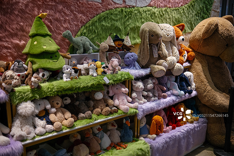 商场展台毛绒玩具布偶熊兔子图片素材